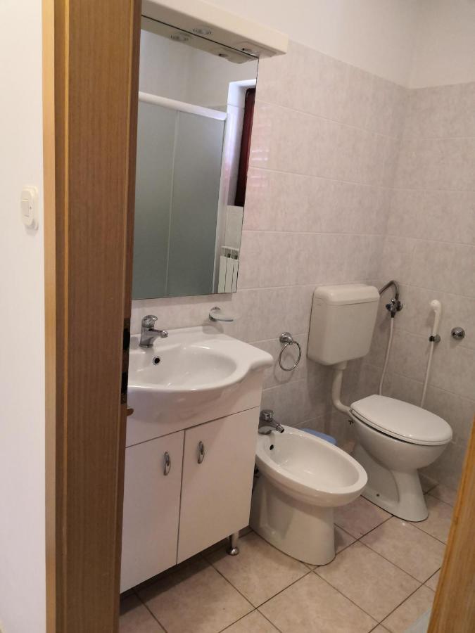 Laura And Nevio Apartments And Rooms Црес Экстерьер фото